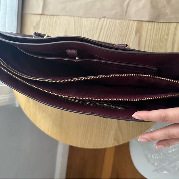 Tory Burch Robinson Saffiano Burgundy large tote - Picture 7 of 14